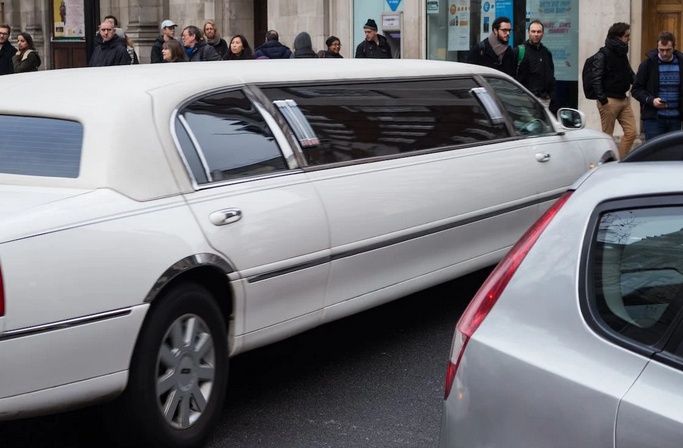 Creating a VIP Experience: How Hiring a Limo Service Sets the Perfect Ambience for Your Event